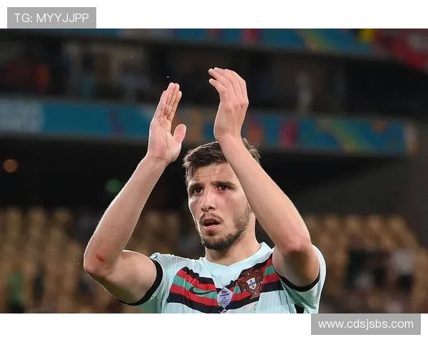 鲁本·迪亚斯对抗优势明显，防守表现稳健