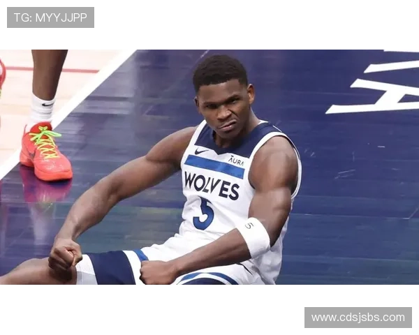 安东尼·爱德华兹突破与无球跑动提升效率，拉开个人与队友得分差距